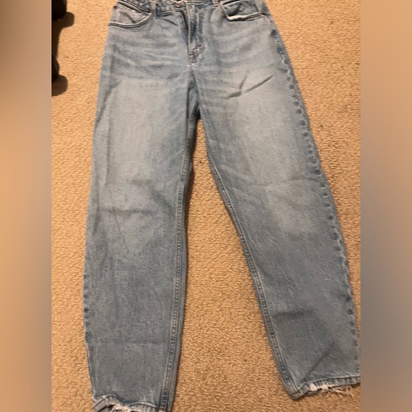 Abercrombie 80’s high rise mom jeans - Picture 1 of 5